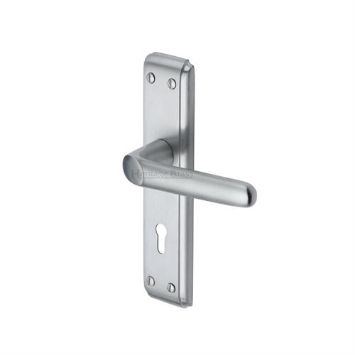 DECO LEVER HANDLE ON LATCH BACKPLATE