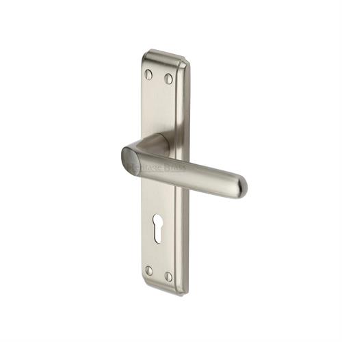 DECO LEVER HANDLE ON LATCH BACKPLATE