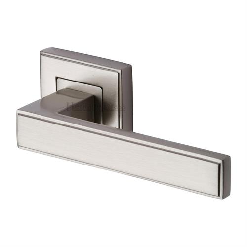 LINEAR LEVER HANDLE ON SQUARE ROSE