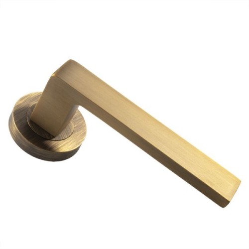 SASSO LEVER HANDLE ON ROUND ROSE