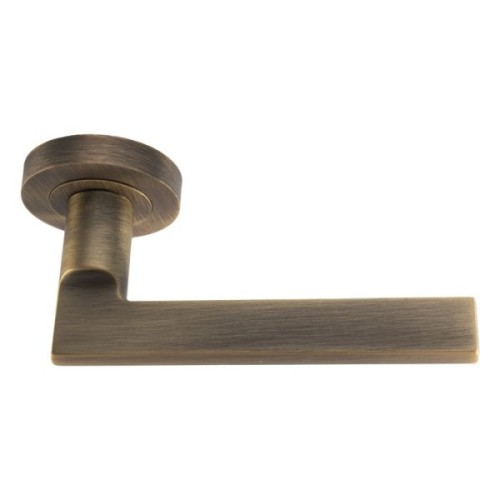 TRENTINO LEVER HANDLE ON ROUND ROSE