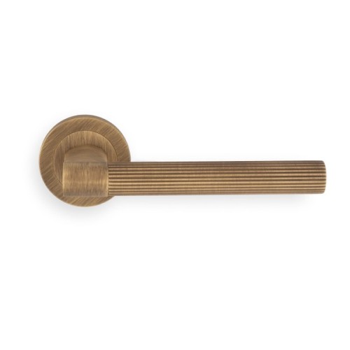 RIGA LINEA LEVER HANDLE ON ROUND ROSE