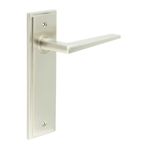 MAYFAIR LEVER HANDLE ON BACKPLATE