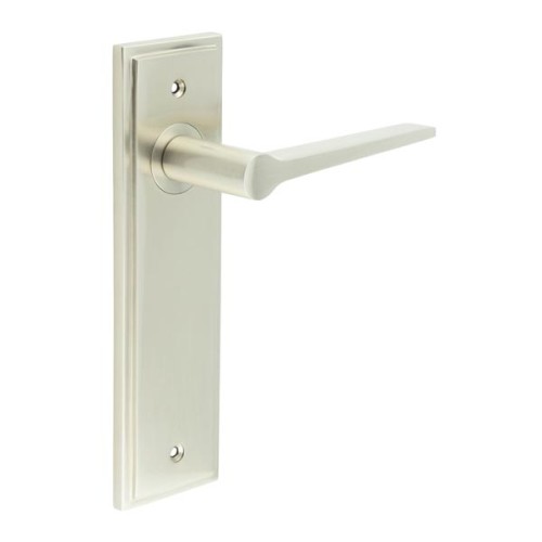 KNIGHTSBRIDGE LEVER HANDLE ON BACKPLATE