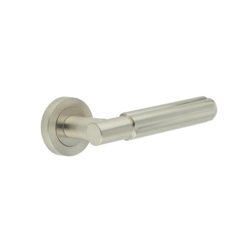 BLOOM LEVER HANDLE ON ROUND ROSE