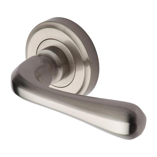 CHARLBURY LEVER HANDLE ON ROUND ROSE