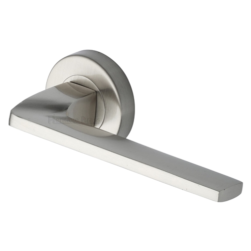 METRO ANGLED LEVER HANDLE ON ROUND ROSE