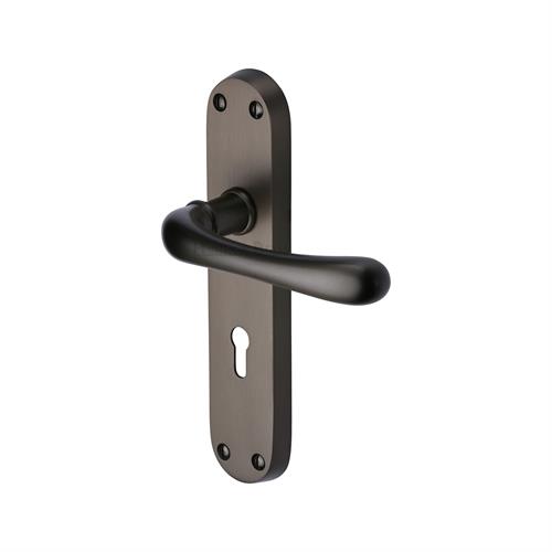 LUNA LEVER HANDLE  ON BACKPLATE