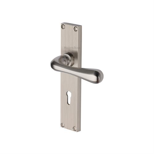 CHARLBURY LEVER HANDLE ON REEDED BACKPLATE