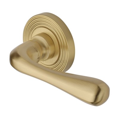 CHARLBURY LEVER HANDLE ON REEEDED ROUND ROSE