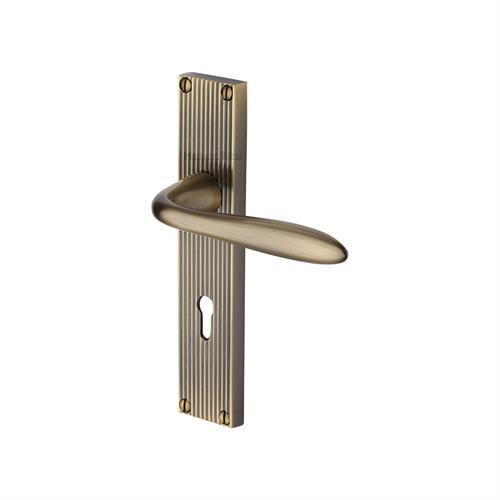 SUTTON LEVER HANDLE ON REEDED BACKPLATE