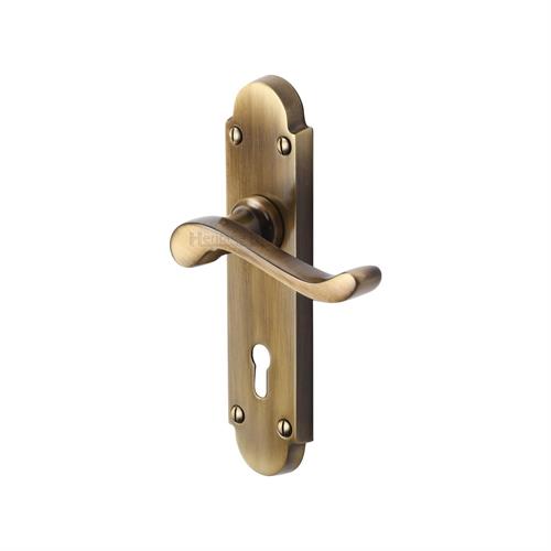 SAVOY LEVER HANDLE ON BACKPLATE