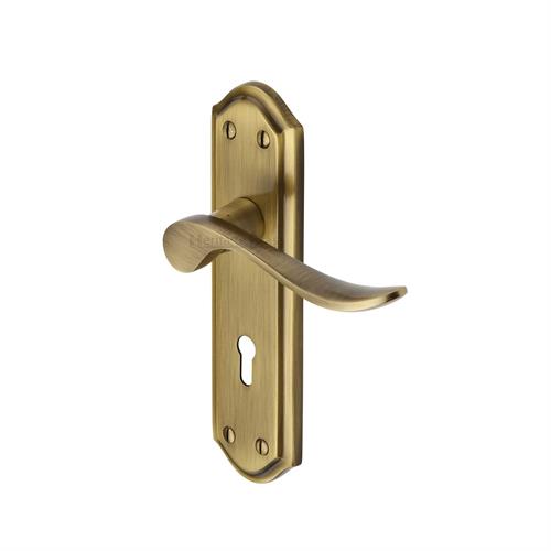 SANDOWN LEVER HANDLE ON BACKPLATE