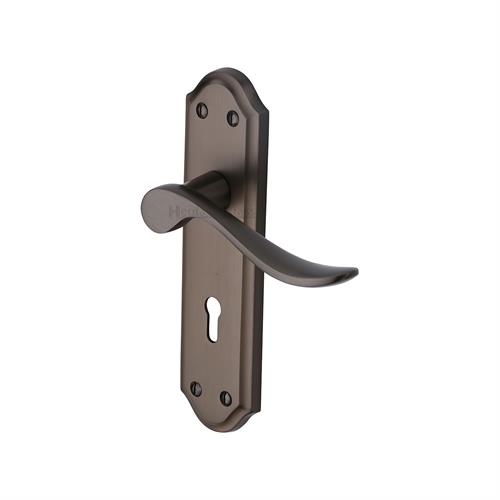 SANDOWN LEVER HANDLE ON BACKPLATE