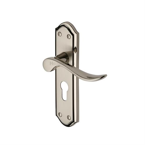 SANDOWN LEVER HANDLE ON BACKPLATE