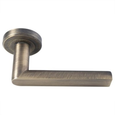 EDGE LEVER HANDLE ON ROUND ROSE