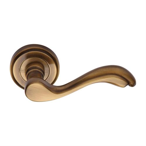 LISBOA SCROLL LEVER HANDLE ON ROUND ROSE