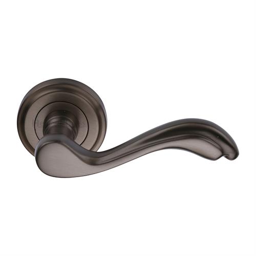 LISBOA SCROLL LEVER HANDLE ON ROUND ROSE