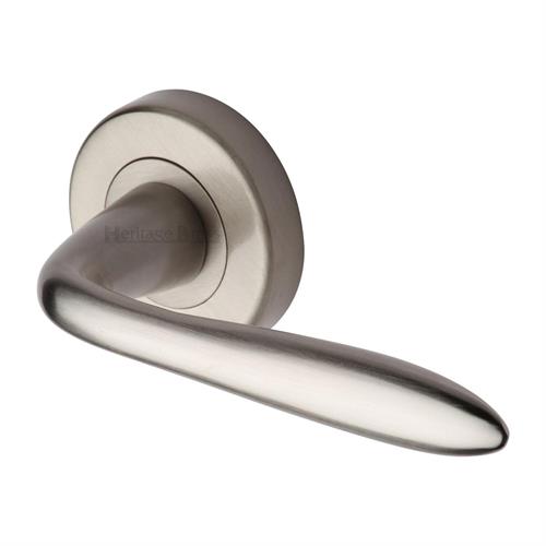 SUTTON LEVER HANDLE ON ROUND ROSE