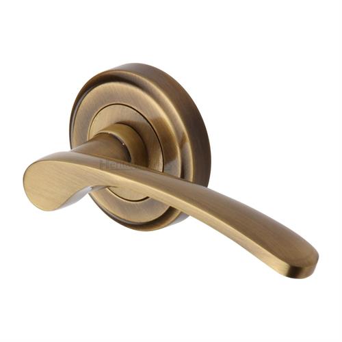 SOPHIA LEVER HANDLE ON ROUND ROSE