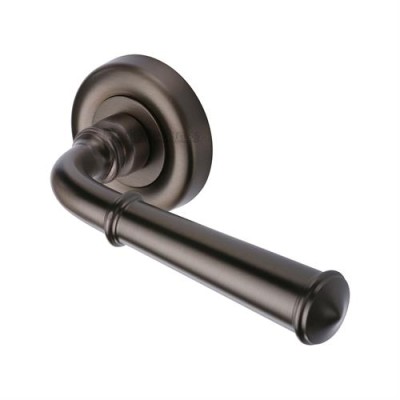 COLONIAL LEVER HANDLE ON ROUND ROSE