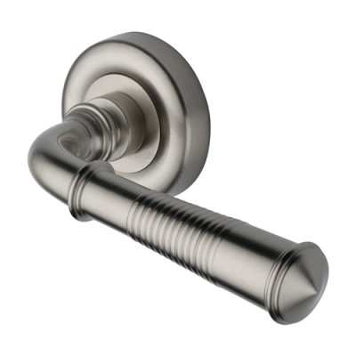 COLONIAL REEDED LEVER HANDLE ON ROUND ROSE