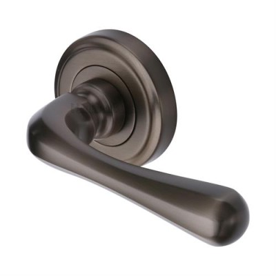 CHARLBURY LEVER HANDLE ON ROUND ROSE