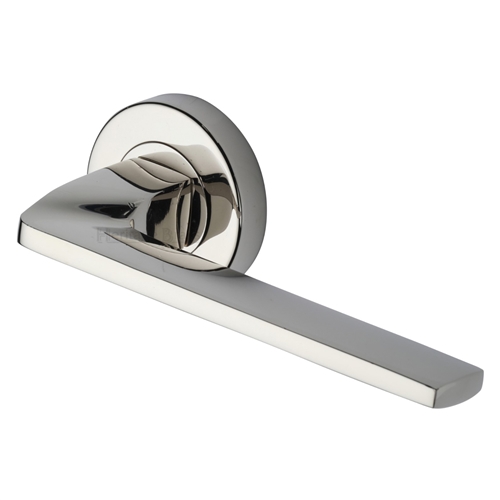 METRO ANGLED LEVER HANDLE ON ROUND ROSE