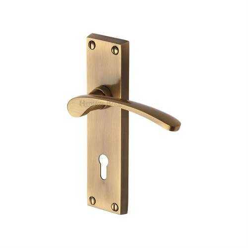 SOPHIA LEVER HANDLE ON BACKPLATE