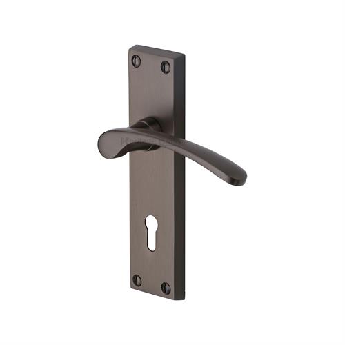 SOPHIA LEVER HANDLE ON BACKPLATE