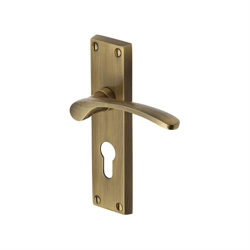 SOPHIA LEVER HANDLE ON BACKPLATE