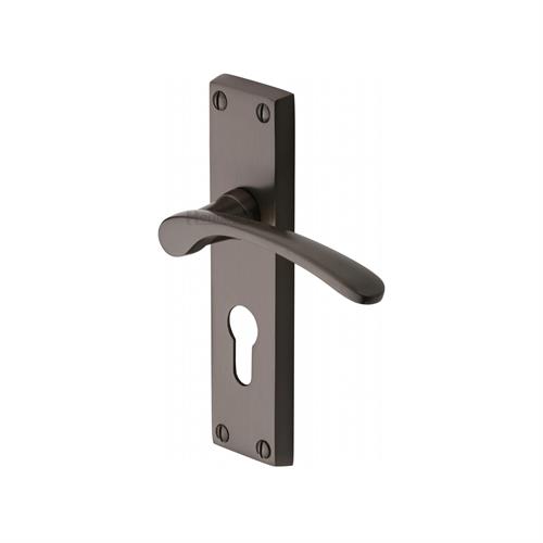 SOPHIA LEVER HANDLE ON BACKPLATE