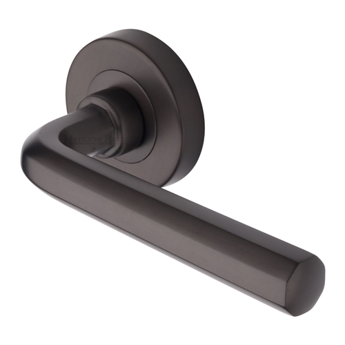 OCTAVE LEVER HANDLE ON ROUND ROSE