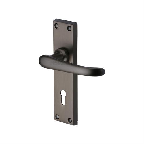 WINDSOR LEVER HANDLE ON BACKPLATE