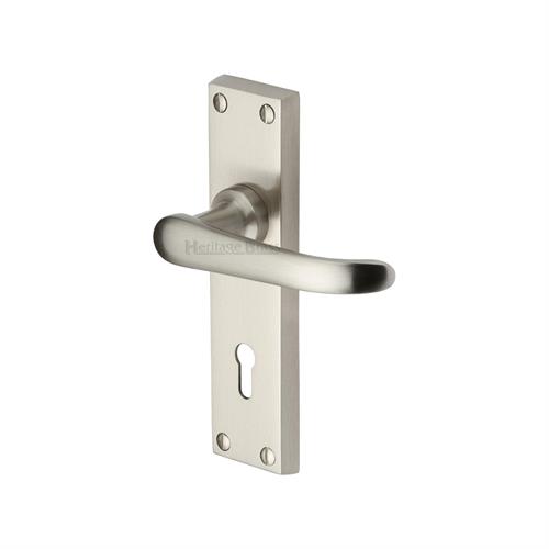 WINDSOR LEVER HANDLE ON BACKPLATE