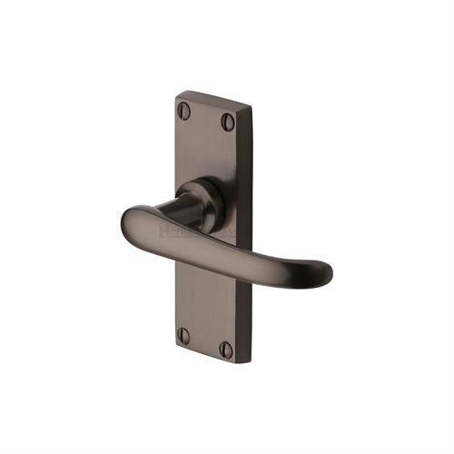 WINDSOR LEVER HANDLE ON BACKPLATE