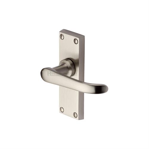 WINDSOR LEVER HANDLE ON BACKPLATE