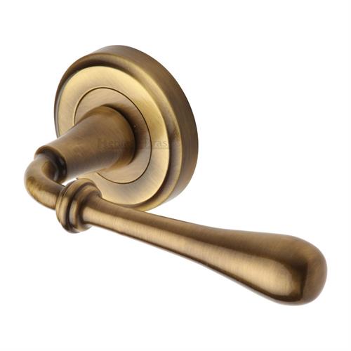 ROMA LEVER HANDLE ON ROUND ROSE