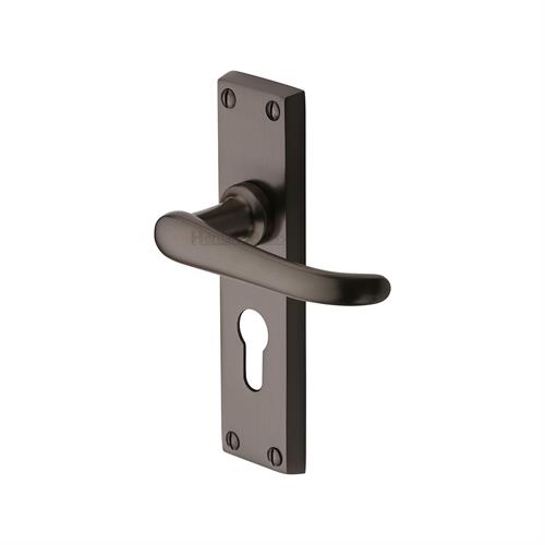 WINDSOR LEVER HANDLE ON BACKPLATE