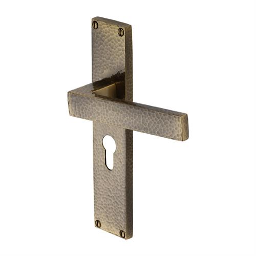 DELTA HAMMERED LEVER HANDLE ON BACKPLATE