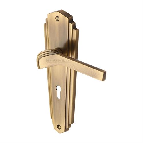 WALDORF LEVER HANDLE ON BACKPLATE